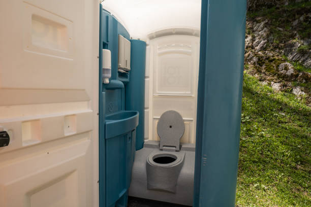 Types of Portable Toilets We Offer in Lake Sarasota, FL